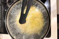 フライパンの蓋をして焼く