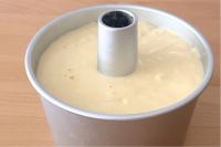 焼く前のシフォンケーキ