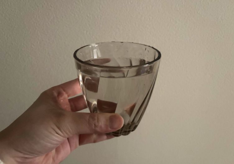 コップに入った水