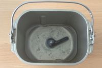 ケースに入れた液体材料