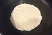 焼いている生地