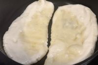 焼いているナン