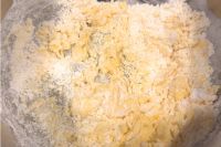 こねる米粉パスタ生地