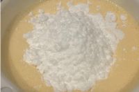米粉を加えた卵黄生地