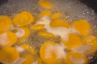 ボイルしているかぼちゃニョッキ