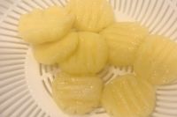 茹でたさつまいもニョッキ