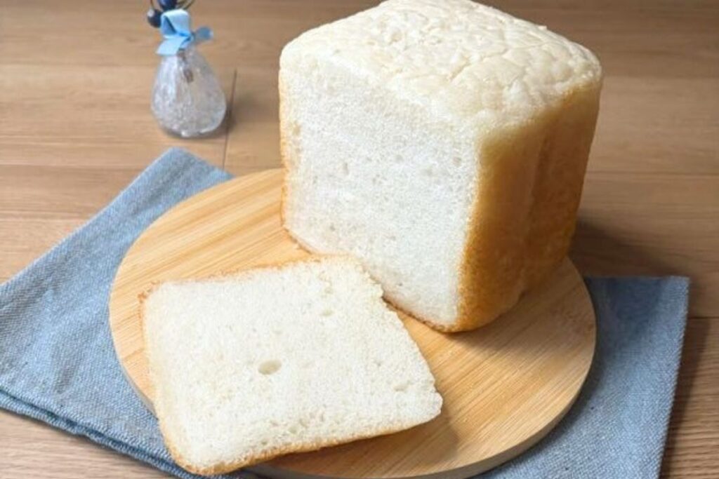 シロカで焼いた米粉食パンのもちもちした断面
